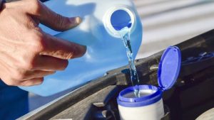 Bolehkah Menggunakan Air Keran sebagai Cairan Wiper Mobil? Simak Dampaknya!