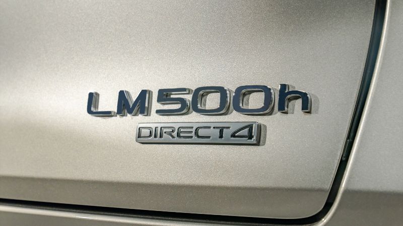 Spesifikasi Lexus LM 500h