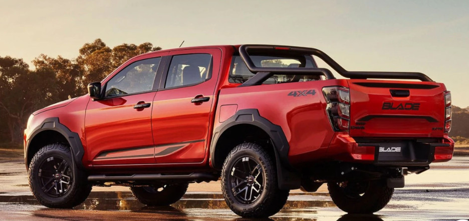 Tidak saja fascia, ubahan di buritan juga kentara dengan pemasangan sports bar