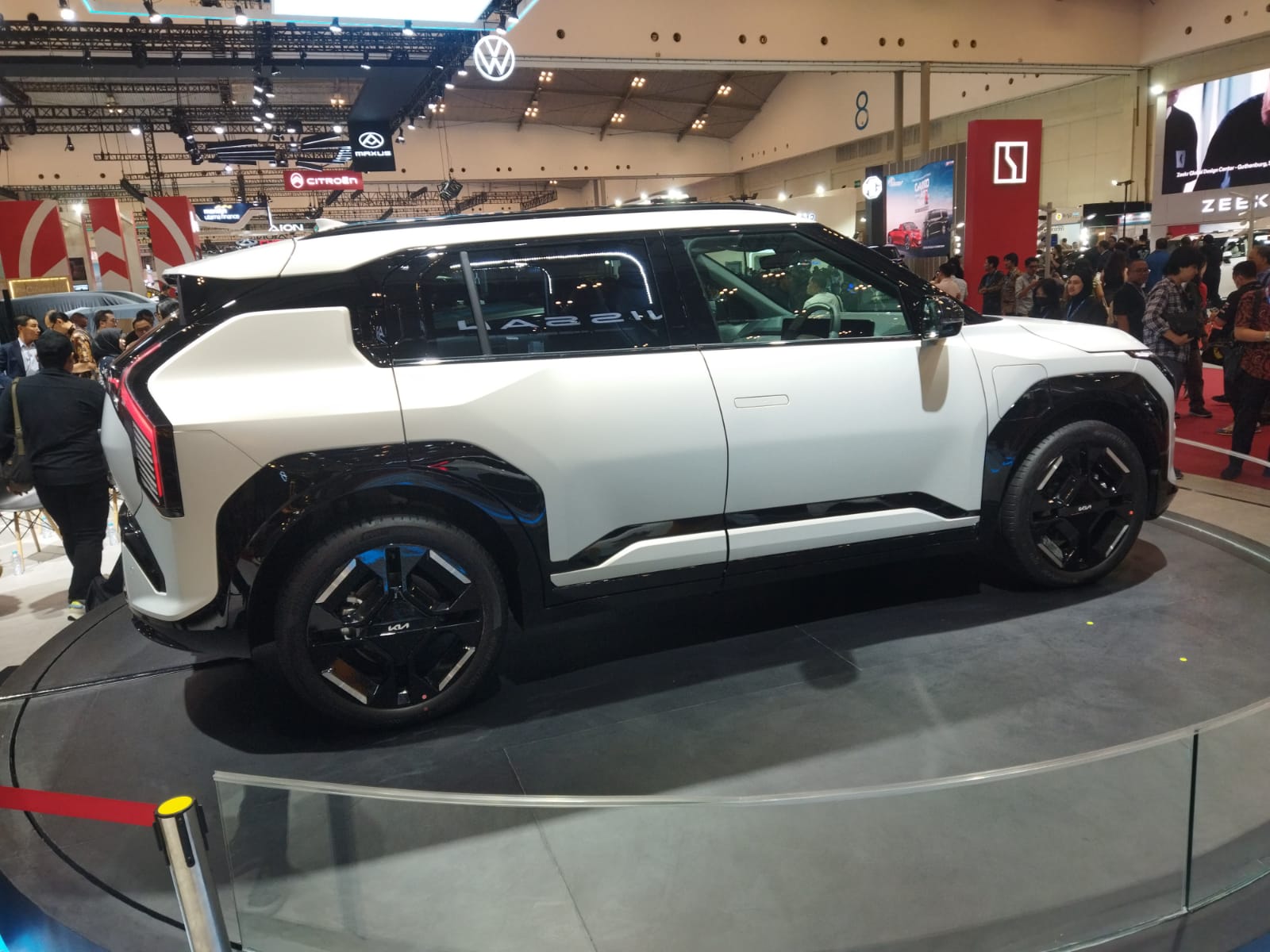 EV3 hadir dengan filosofi desain ‘Opposites United' sama dengan kakanya EV9