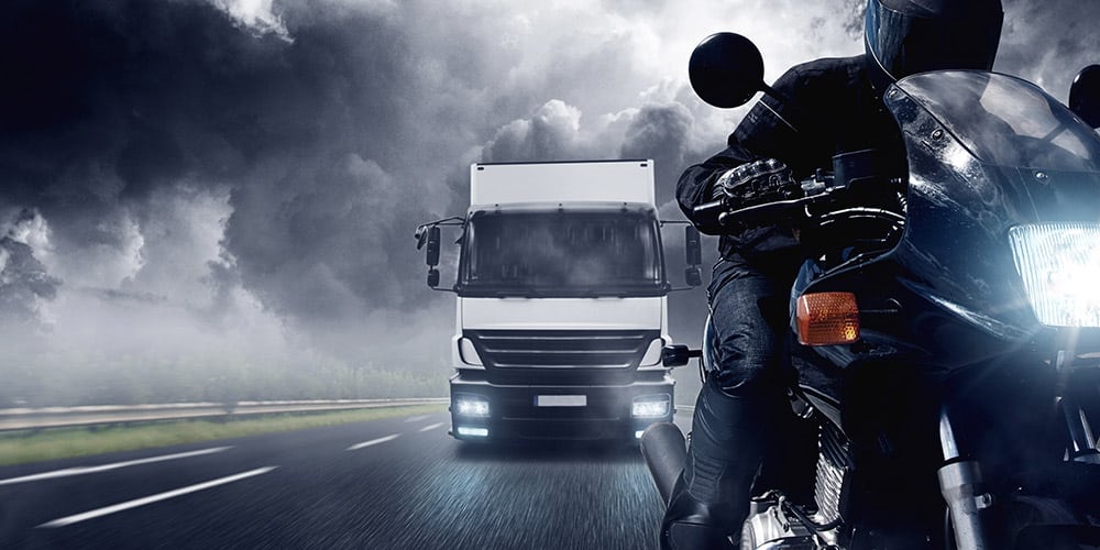 Pemotor Wajib Paham, Begini 5 Tips Menyalip Kendaraan Besar di Jalan Lokasi aman saat menyalip menjadi kunci awal saat manuver