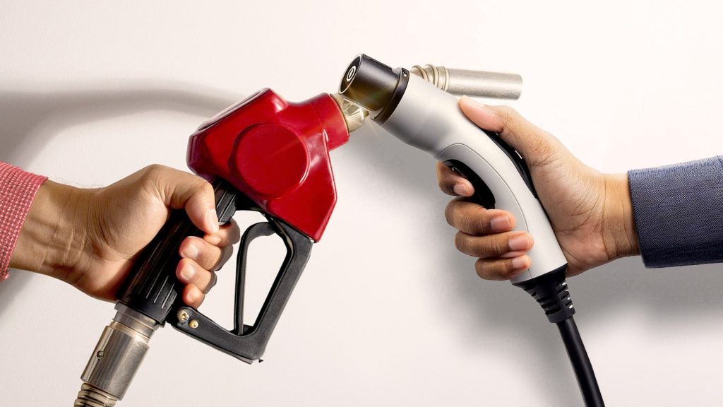 Sepeda Motor Listrik vs Motor Bensin 110cc Teririt