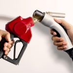 Perbandingan Menggunakan Sepeda Motor Listrik vs Motor Bensin 110cc Teririt, Hemat Mana?