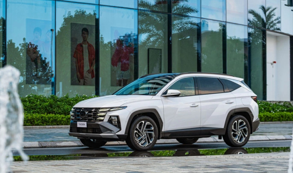 Tucson 2024 memiliki panjang 4.640mm x Lebar 1.865mm x tinggi 1.665mm 