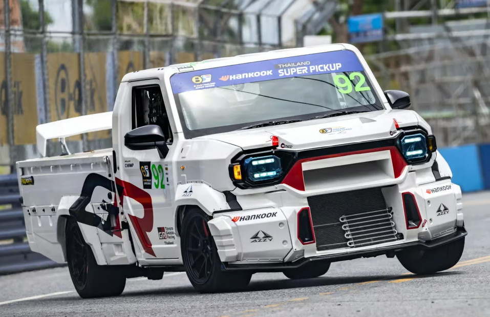 Toyota Hilux Rangga Turun Balapan