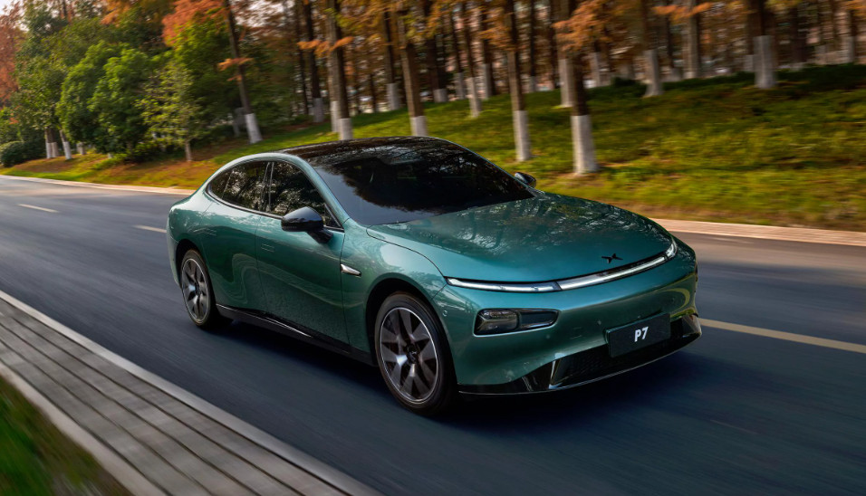 Tidak saja dari kemiripan nama, wajah Nissan N7 dan Xpeng P7 benar-benar mirip