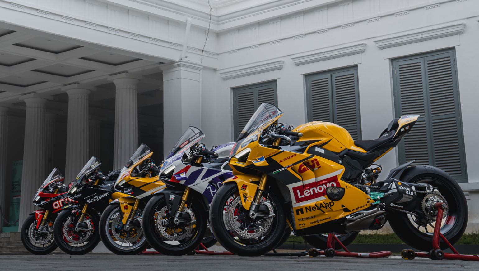 5 Replica Panigale in front of National Museum 2