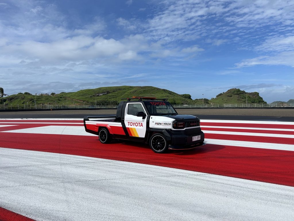 Toyota Hilux Rangga Pace Car Dukung Opersional di Sirkuit Mandalika