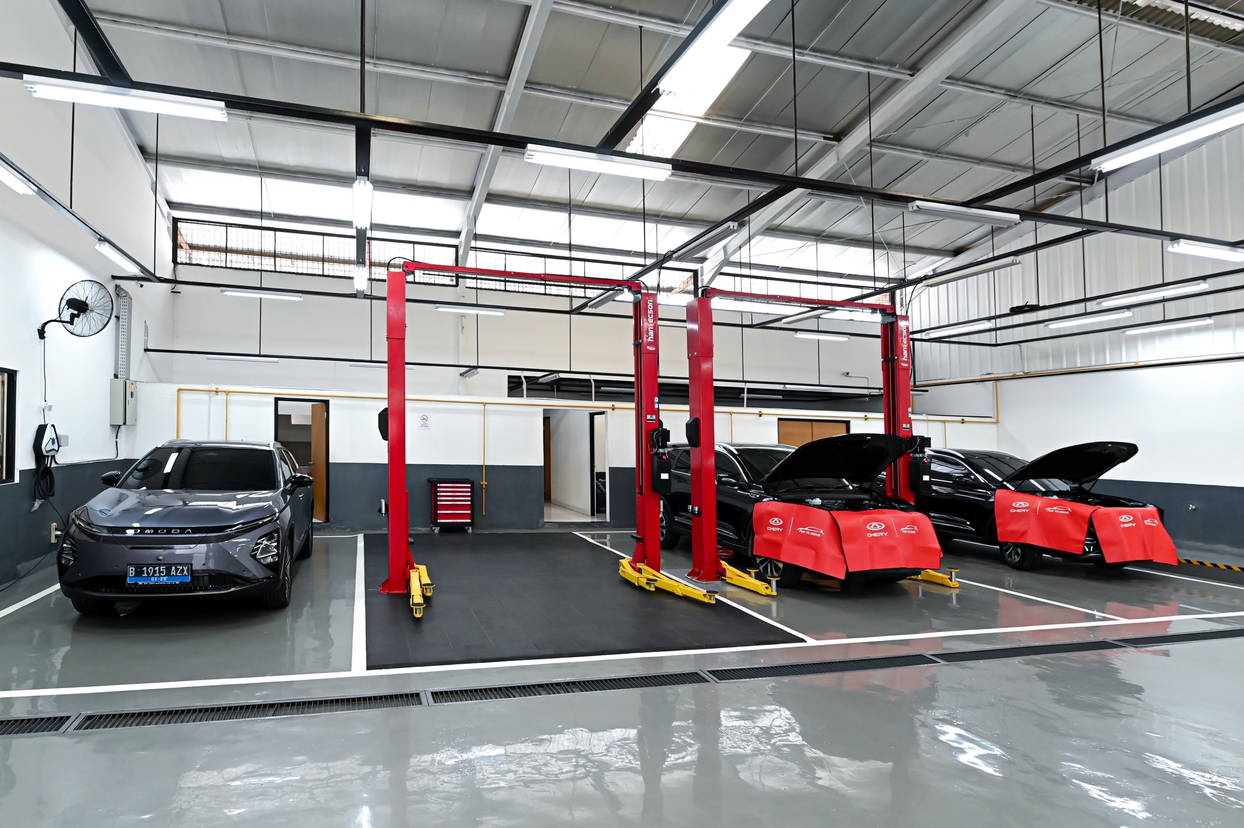 Dengan luas lahan 1.460 m2 dan luas bangunan 900 m2, Chery BSP Sunter menghadirkan bisamemamerkan 6 unit mobil