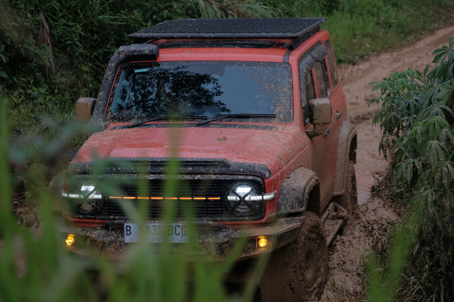 Paketan aksesori off-road bikin Tank 300 HEV mudah menaklukkan medan off-road sedang hingga berat