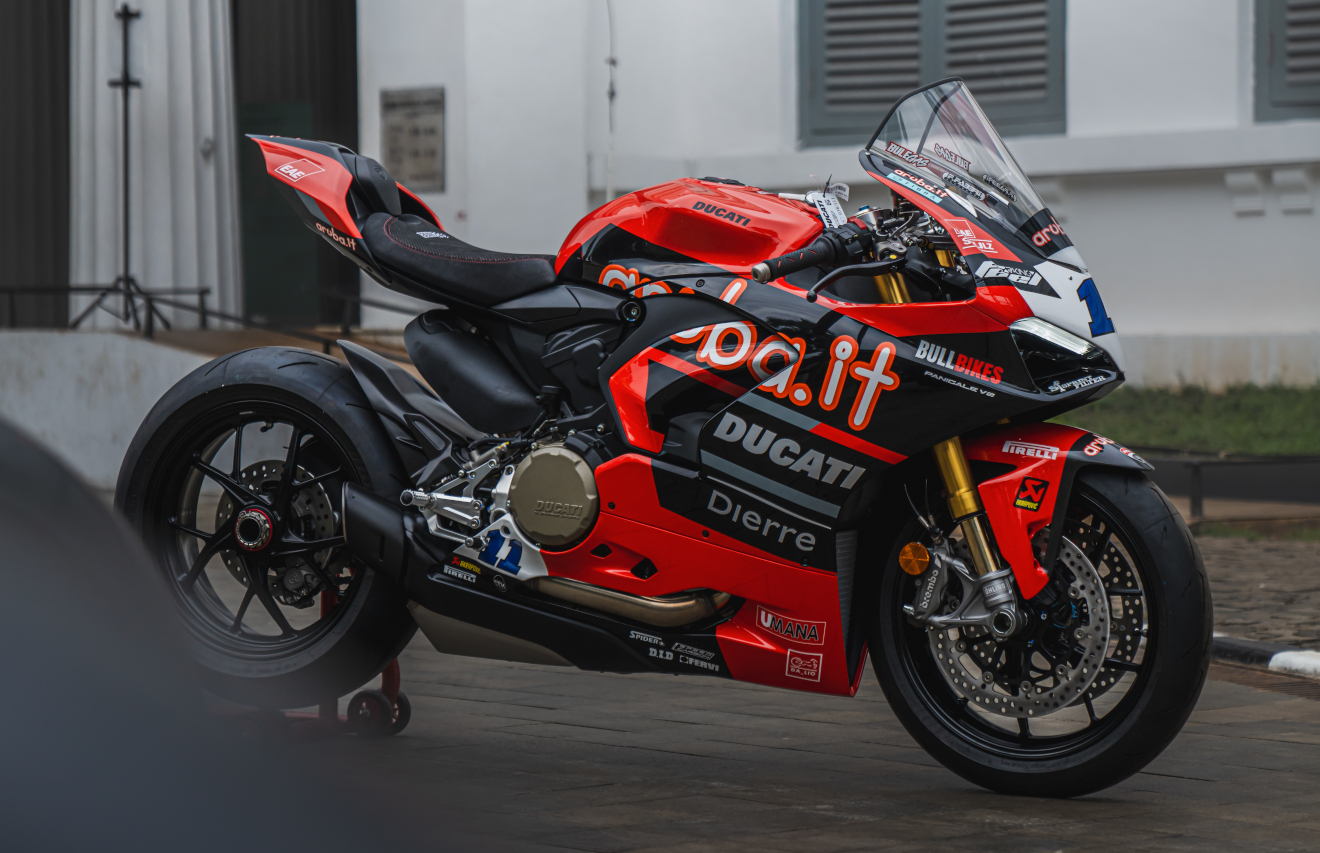 The Panigale V2 Bulega 2023 World Champion Replica1