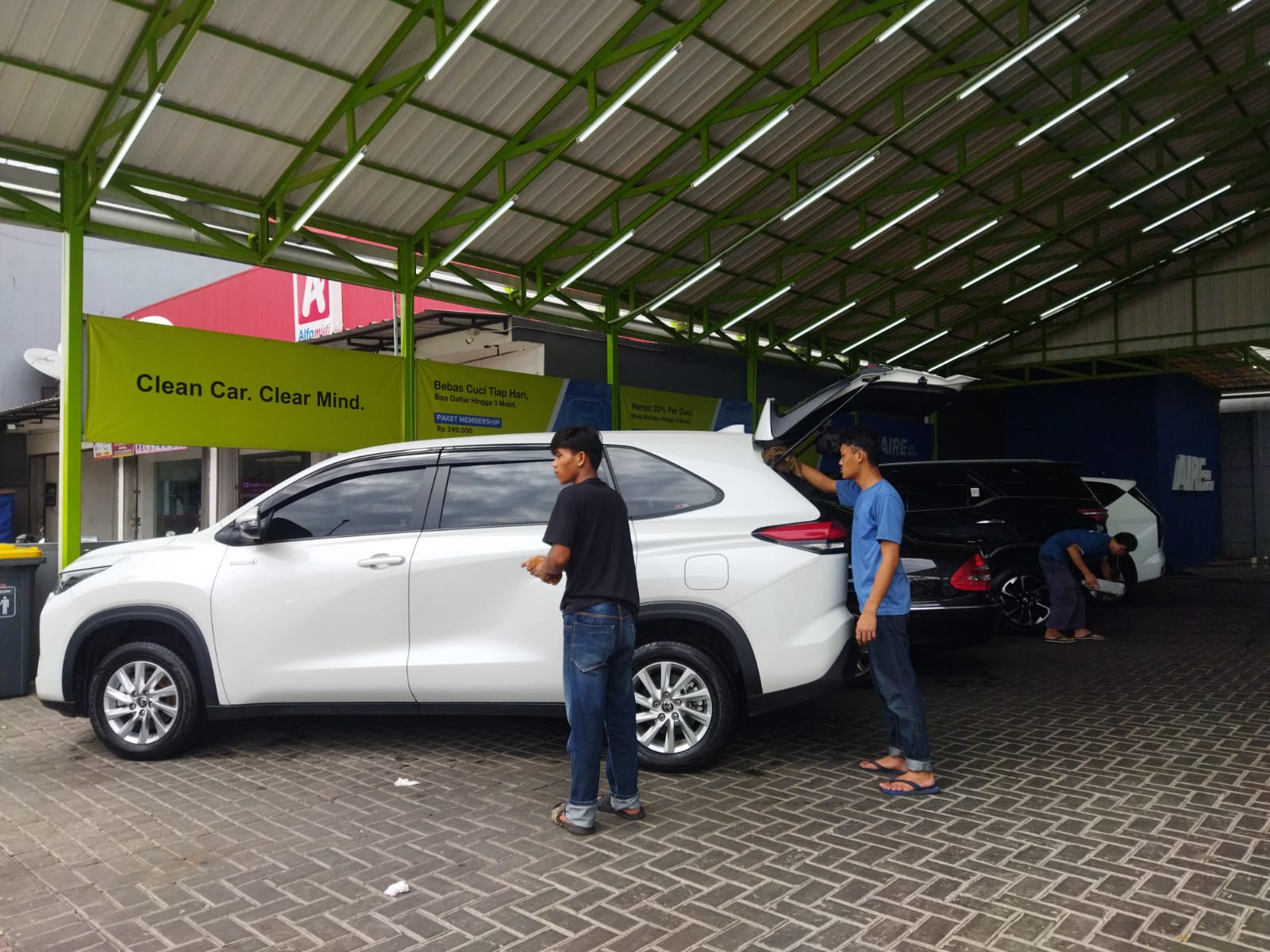 Tahap finishing di AIRE Car Wash Kota Wisata