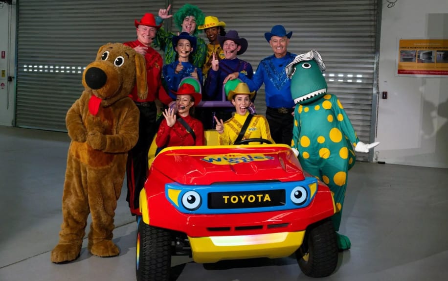 Big Red Ute tampil dengan bodi colorfull dan kabin untuk 4 orang