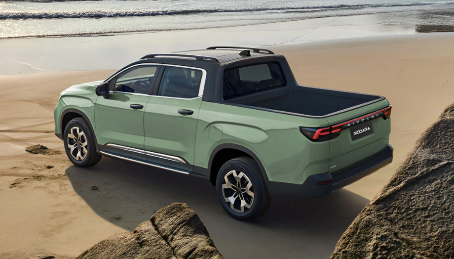 Proporsi buritan Geely Riddara RD6 yang resmi melunc di Thailand