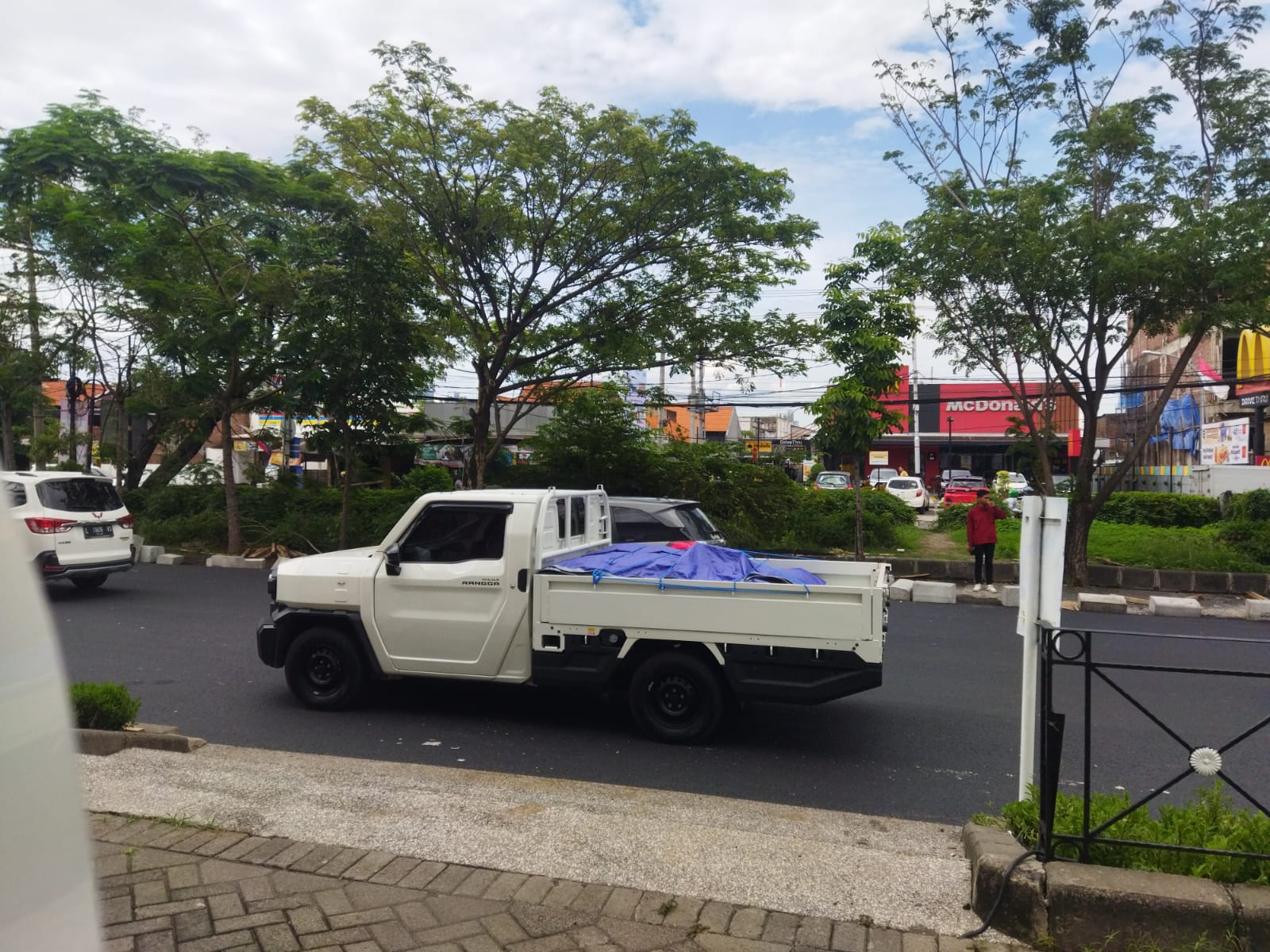Ukuran panjang bak Toyota Hilux Rangga memadai untuk dipakan angkut beragam kebutuhan