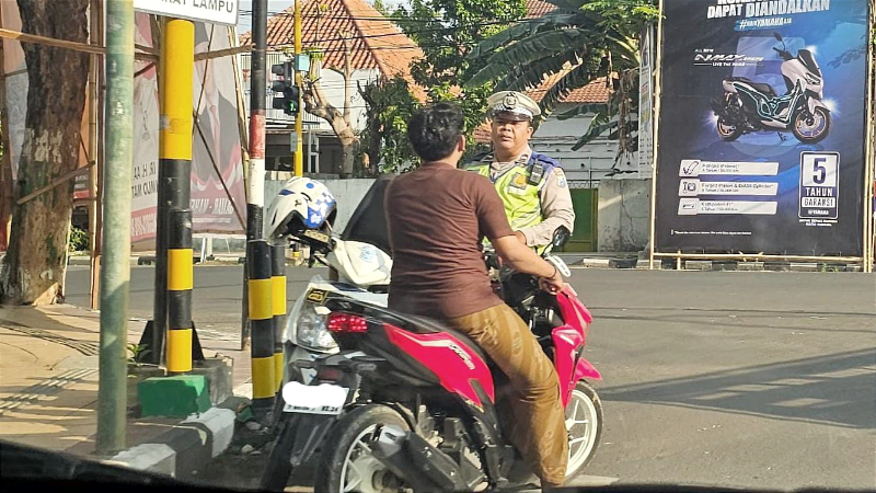 Denda terobos lampu merah