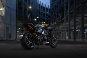Ducati Diavel V4 Black Roadster Tampil Lebih Garang