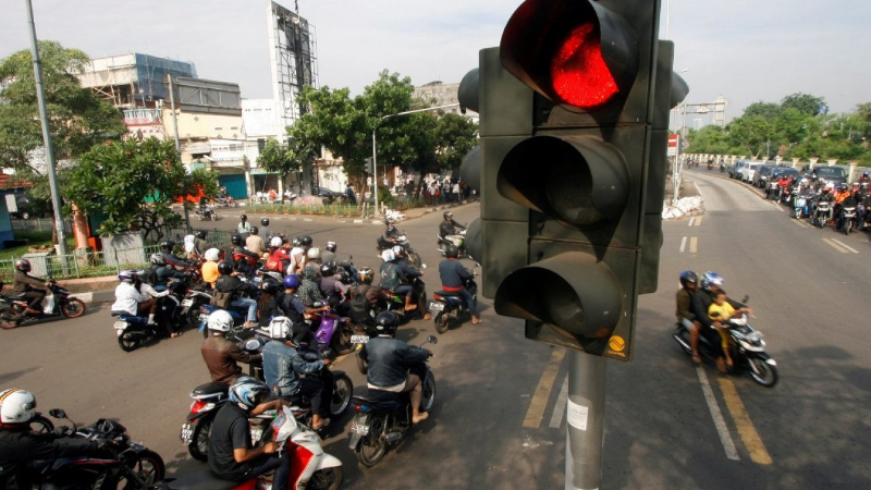 Denda terobos lampu merah