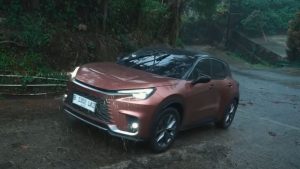 Akselerasi dan Konsumsi BBM Lexus LBX, SUV Hybrid Luks Turunan Yaris Cross Versi Eropa