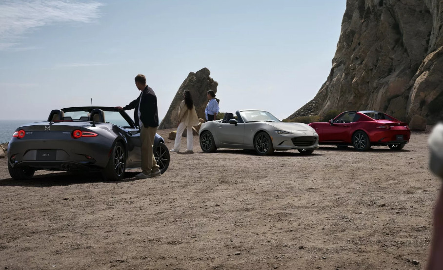 Mazda MX-5 terbagi model atap soft-top dan hard-top
