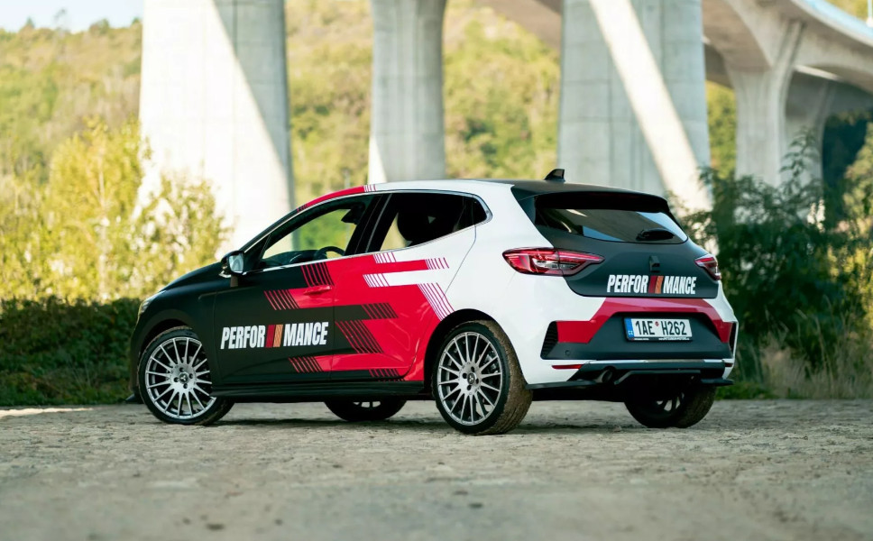 Tampang samping dan belakang Mitsubishi Colt Performance