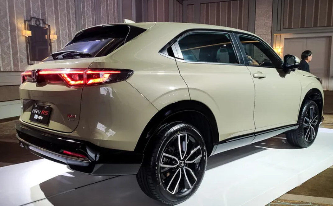 Perbedaan Honda HR-V e:HEV vs HR-V Biasa, Disinyalir Segera Meluncur! Honda HR-V e:HEV d Filipina hanya tersedia di varian teratas RS