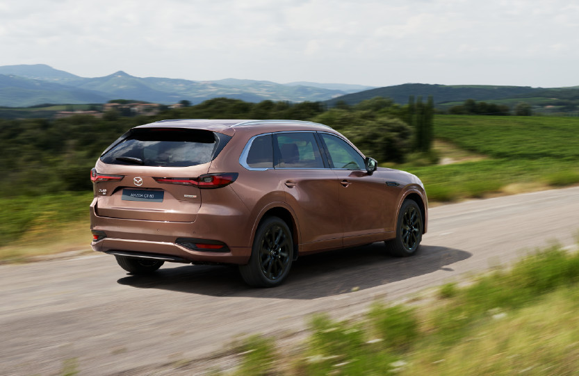 Spesifikasi Mazda CX-80 Bisa Melaju 60 km dengan Mode Elektrik Mazda CX-80 paras elegan