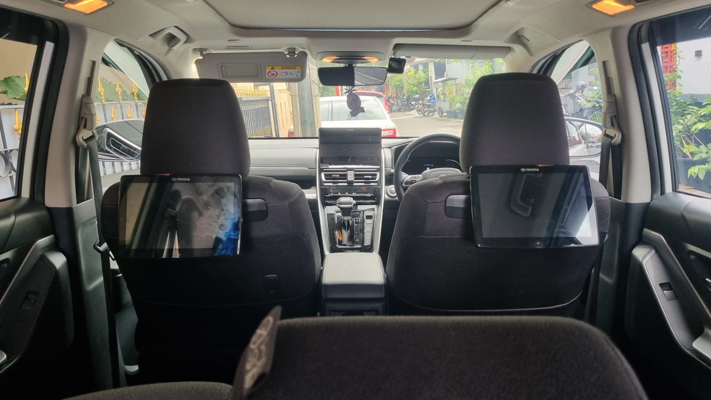 #MoLibur2024 : Liburan ke Yogyakarta dan Solo pakai Toyota Kijang Innova Zenix Hybrid, Memang Tiada Duanya! Layat enterianment di jok baris kedua bikin nyaman sepanjang perjalanan