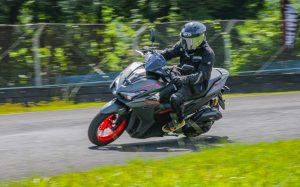 Sensasi Ngebut Pakai Yamaha Aerox Alpha Turbo di Sirkuit Sentul Karting