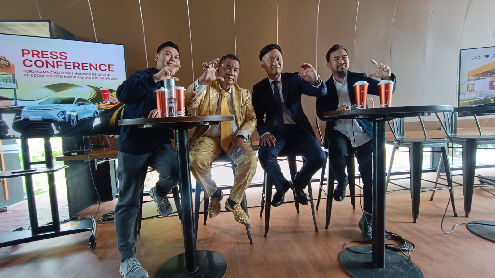 Kolaborasi Chery Omoda E5 dan Chery J6 Gandeng Holywings Group di IIMS 2025