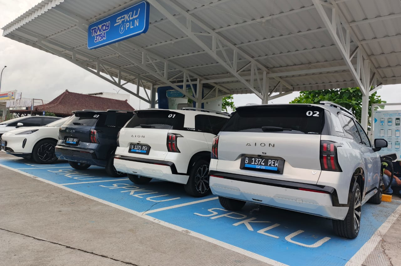 Nyetir AION V Rute Jarak Jauh Dimanja ADAS Pintar dan Es Krim Dingin Menyegarkan 1