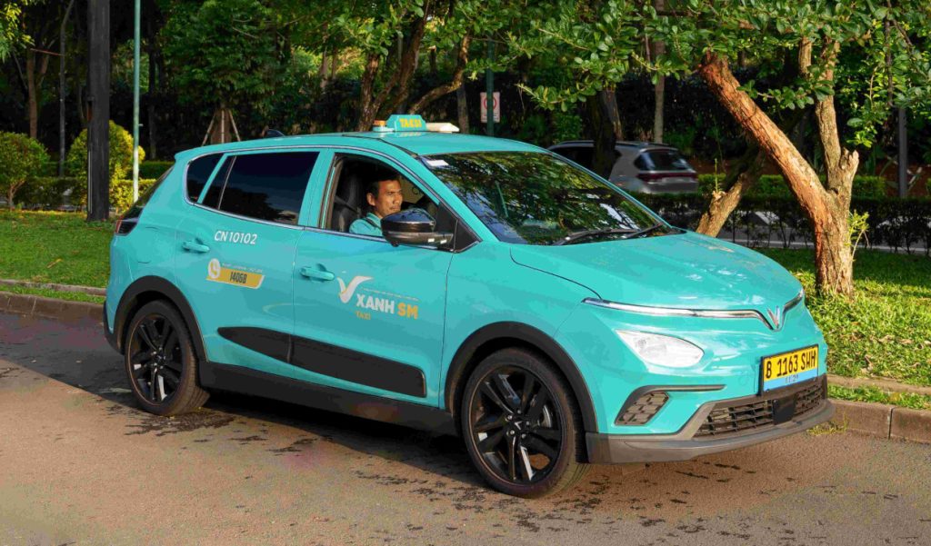 Mitra Pengemudi Xanh SM Rasakan Manfaat Taksi Listrik