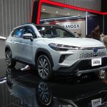 New Toyota Camry HEV dan New Toyota Corolla Cross HEV Rilis di IIMS 2025 - Tuwaga