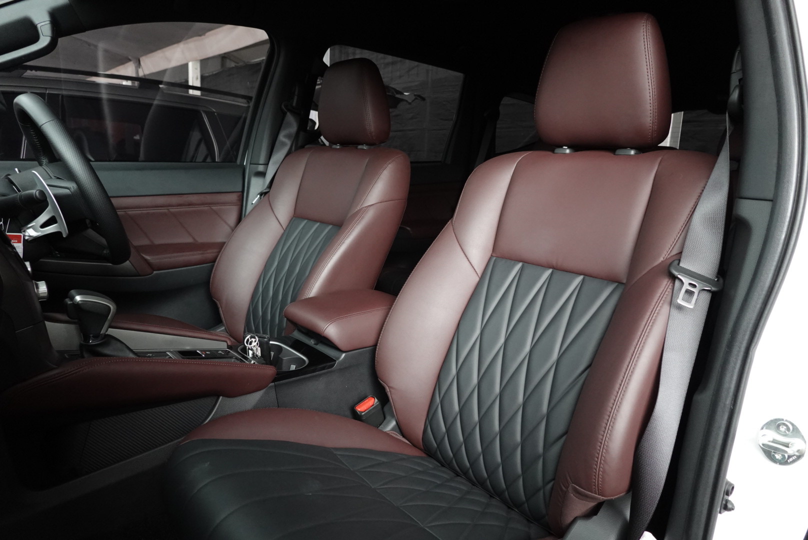 Mengenal Ubahan dan Fitur Bermanfaat Mitsubishi Pajero Sport Terbaru, Mengapa SUV Ladder Frame ini Masih Layak Beli? Ada berbagai keuntungan pembelian Mitsubishi Pajero Sport di IIMS 2025