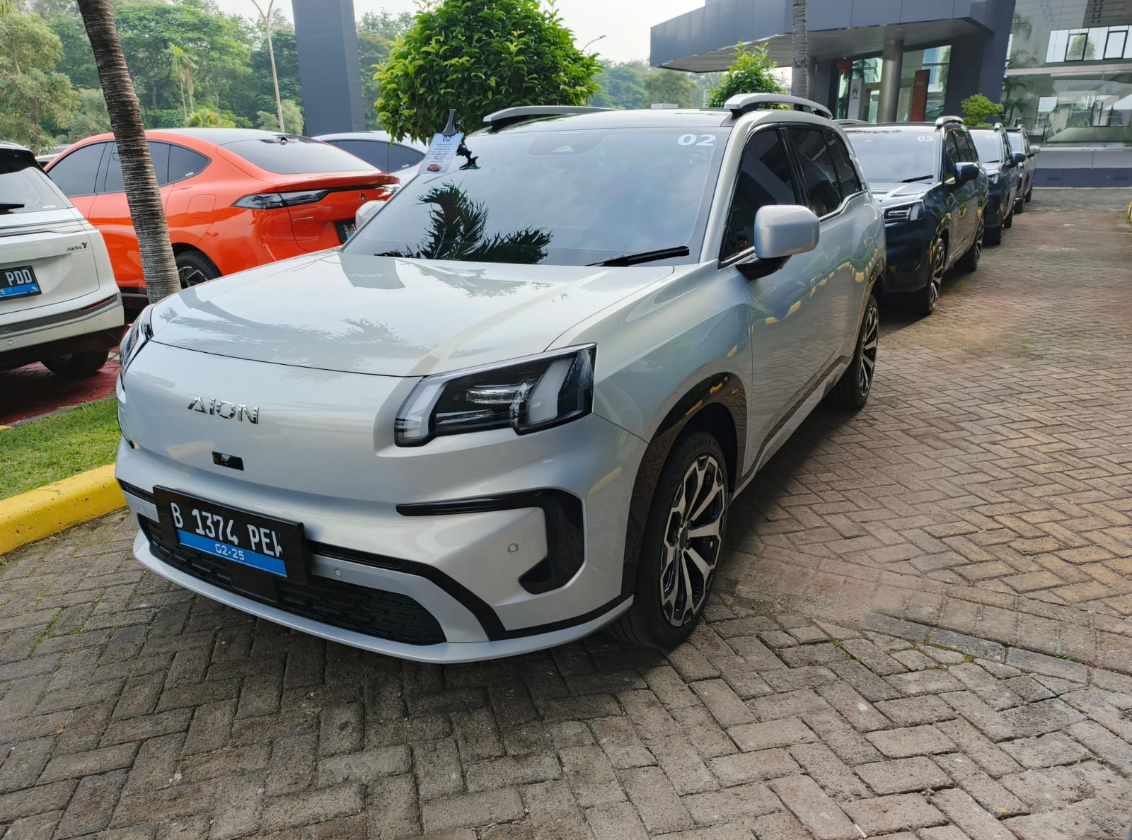 Perbandingan AION V Exclusive dan AION V Luxury Pilih Sesuai Kebutuhan Kabin terdapat SIM Card untuk jaringan internet di AION V