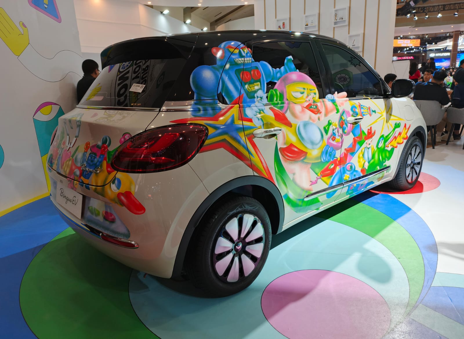 Wujud Wuling BinguoEV Eksentrik pemenang Kompetisi “Your Art Your Icon"