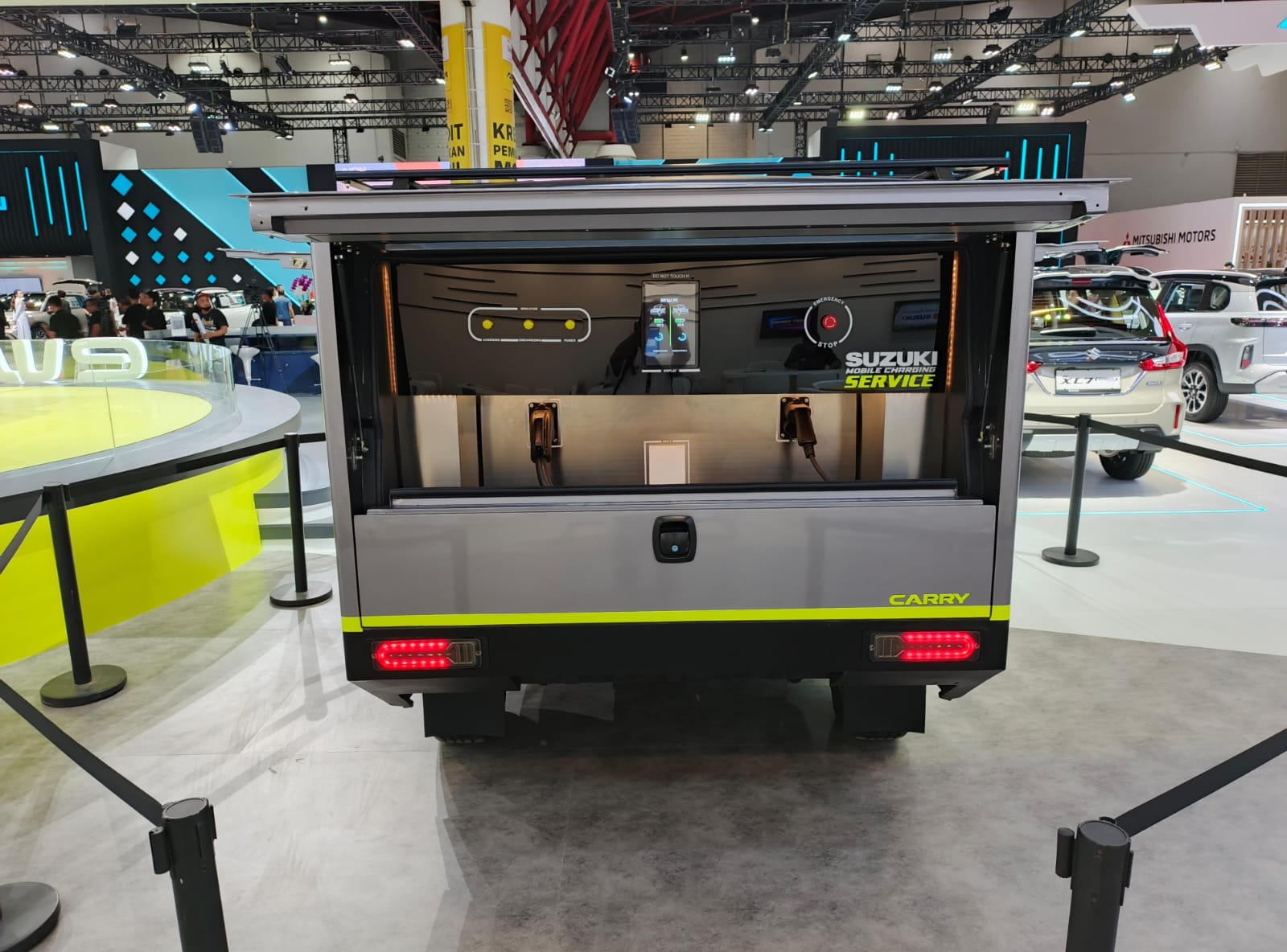 The One and Only, Suzuki New Carry Pick Up Partner Segala Kebutuhan Usaha dan Bisnis Bagian belakang Suzuki Mobile Charging Service