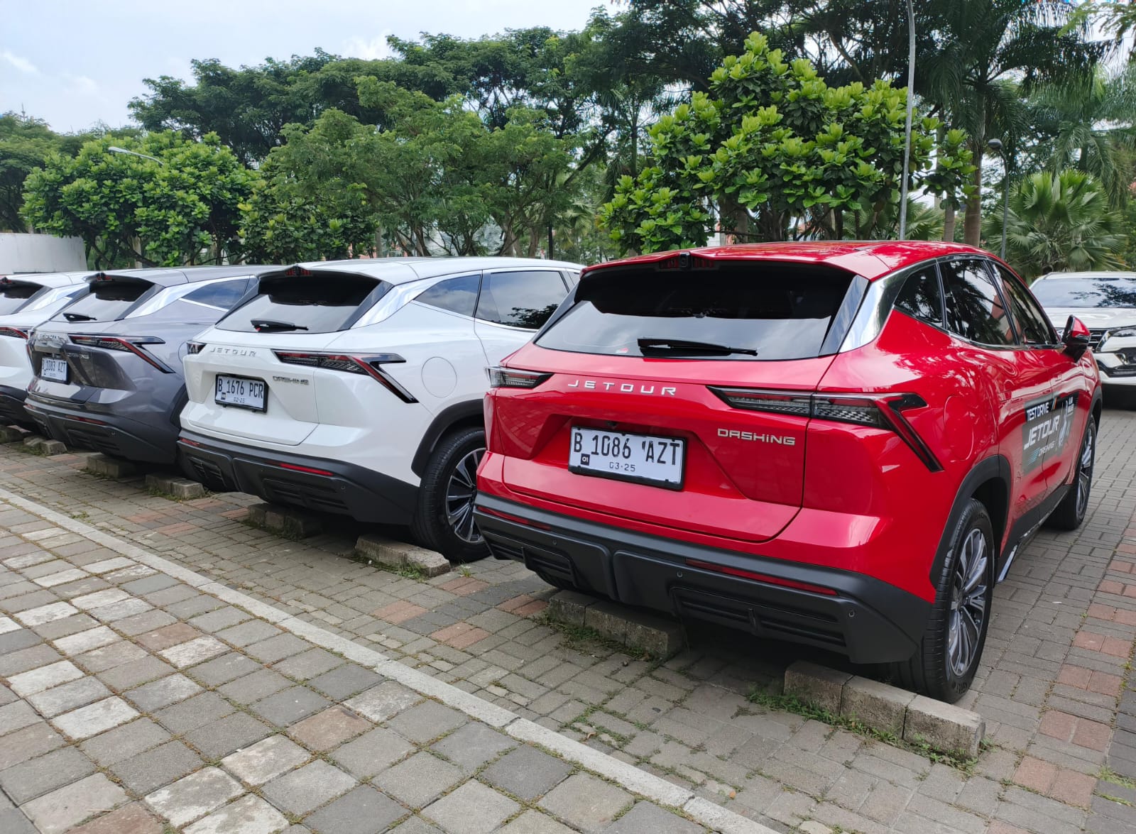 Test Drive JETOUR Dashing Keliling Kota Kembang Bandung Desain bodi depan dan belakang JETOUR Dashing membidik anak muda