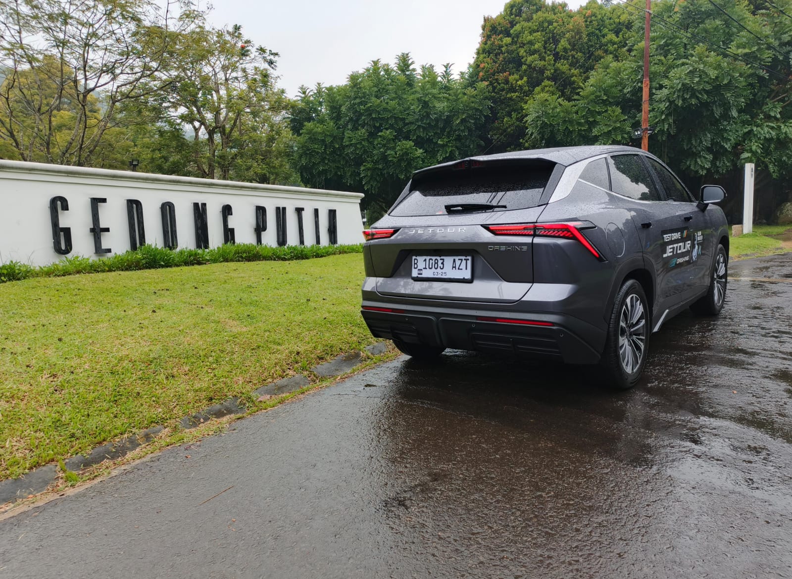 Tanpa Inden, Sudah Segini Jumlah Mobil JETOUR yang Beredar di Indonesia dashing red 8