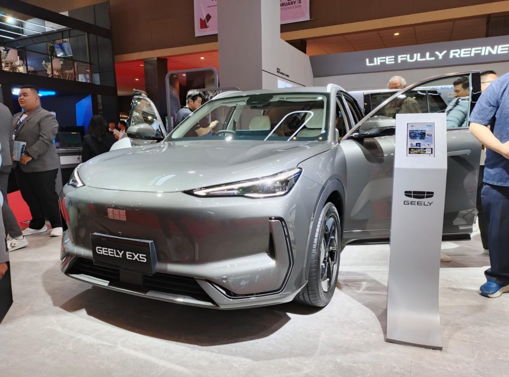 Minat untuk mencoba Langsung SUV Listrik Geely EX5 tinggi di IIMS 2025