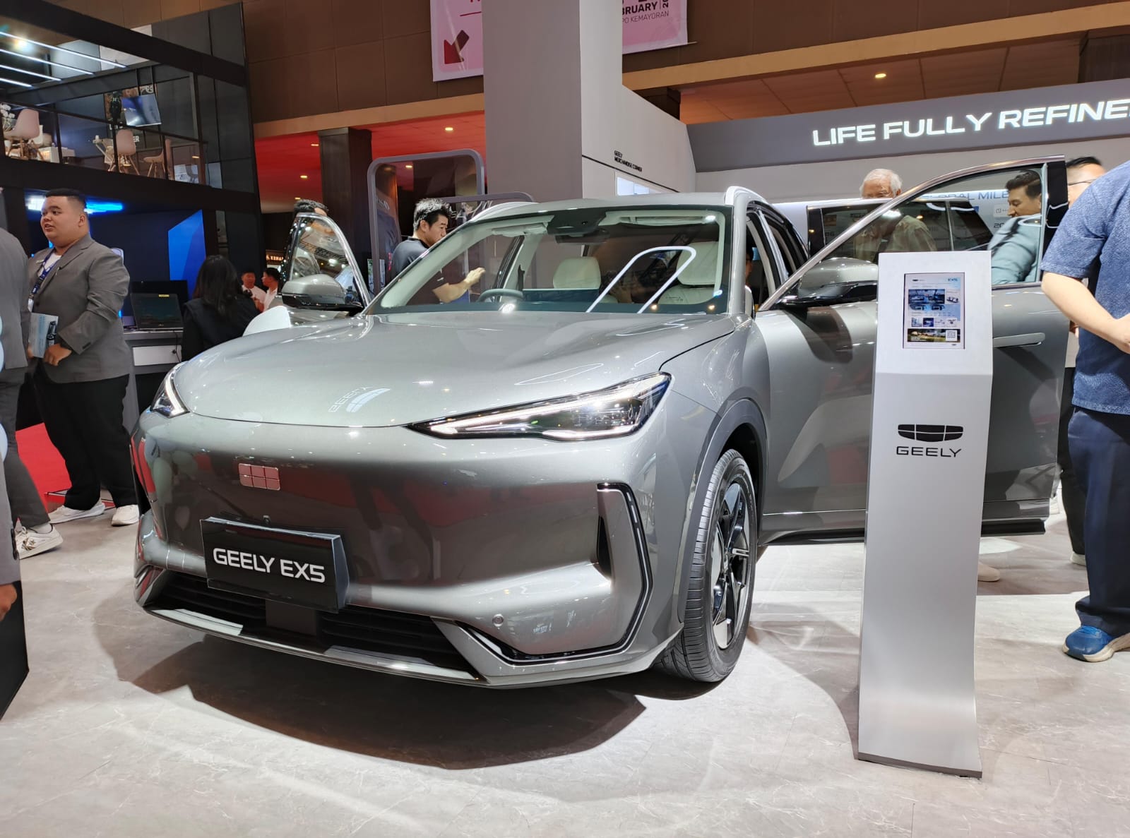 Minat untuk mencoba Langsung SUV Listrik Geely EX5 tinggi di IIMS 2025