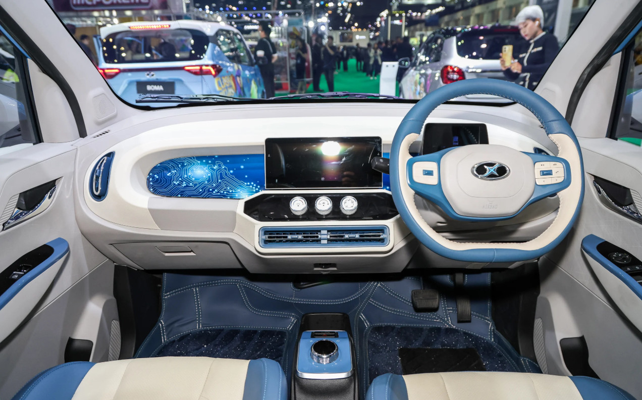 Spesifikasi Honri Boma EV si Alphard Listrik versi Ekstrak Siap Hadir di IIMS 2025 Layout kabin Honri Boma EV