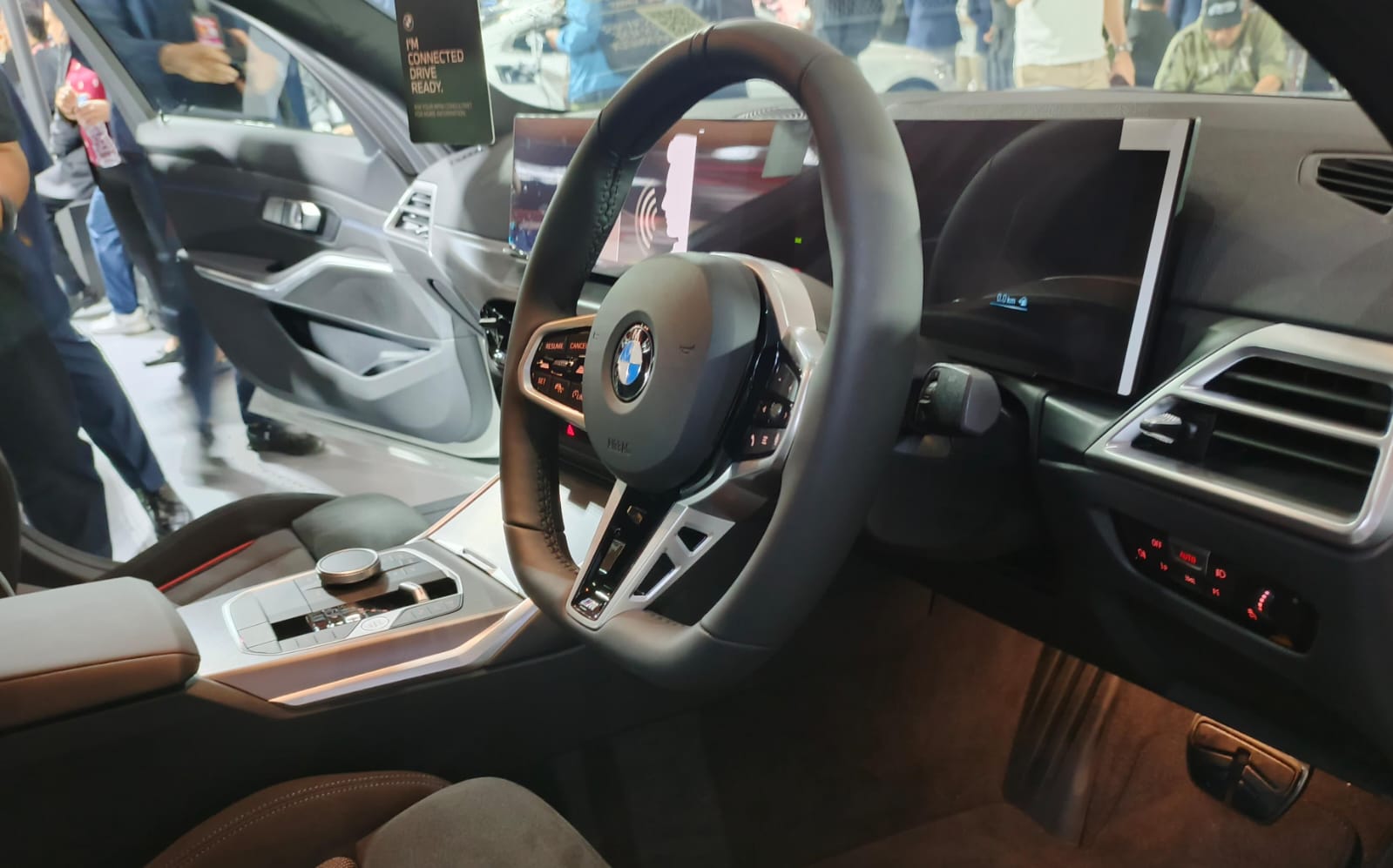 Spesifikasi dan Harga BMW 320i M Sport Facelift Kabin didukung BMW Operation System 8.5