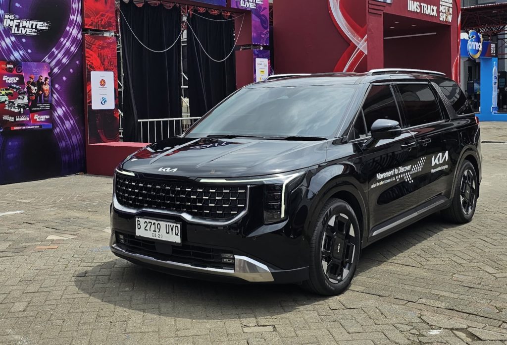 Daftar Harga Kia Carnival dan Kia Carens