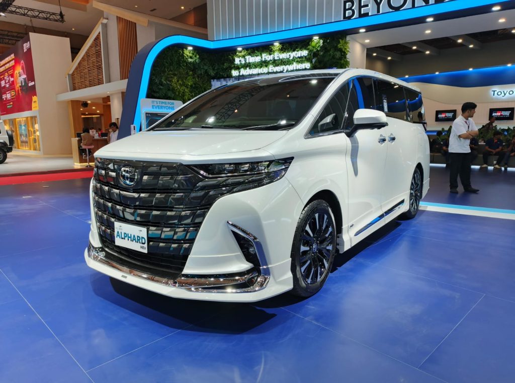 Simulasi Kredit Toyota New Alphard 2.5 Hybrid CVT
