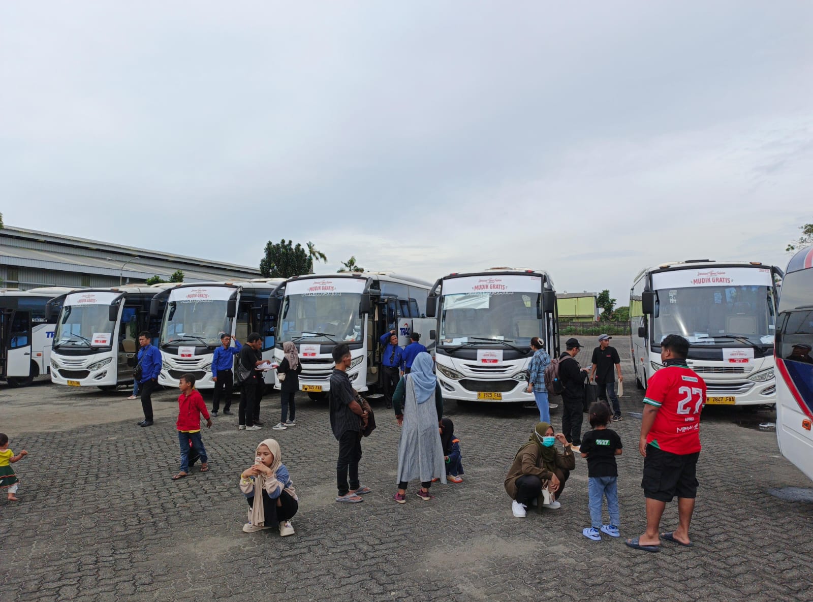Isuzu Mudik Gratis #DitemaniYangSejalan Berangkatkan 400 Pemudik 98a162fb 534c 4b28 be6b 130dbfdd3787