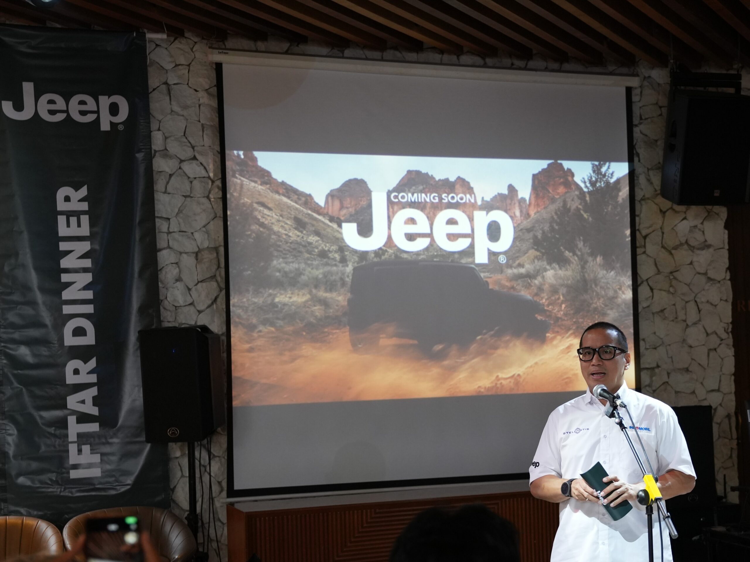 Ario Soerjo Chief Operating Officer Jeep Indonesia menegaskan komitmen Jeep dengan memperkuat ekosistemnya melalui layanan di diler Jeep PIK proses klaim garansi yang mudah serta dukungan tim profe scaled