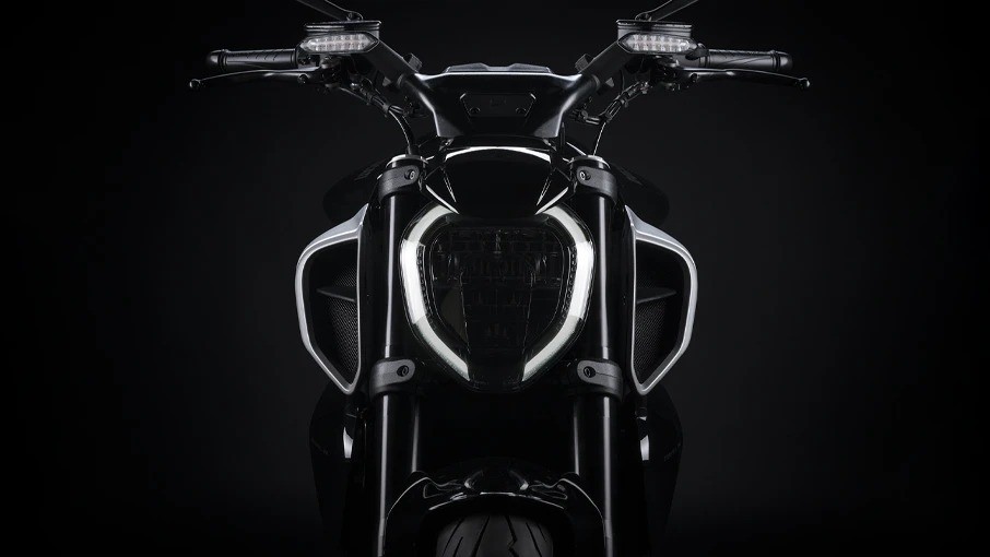 Ducati Diavel V4 MY23 overview gallery 906x510 07 6 11zon 1