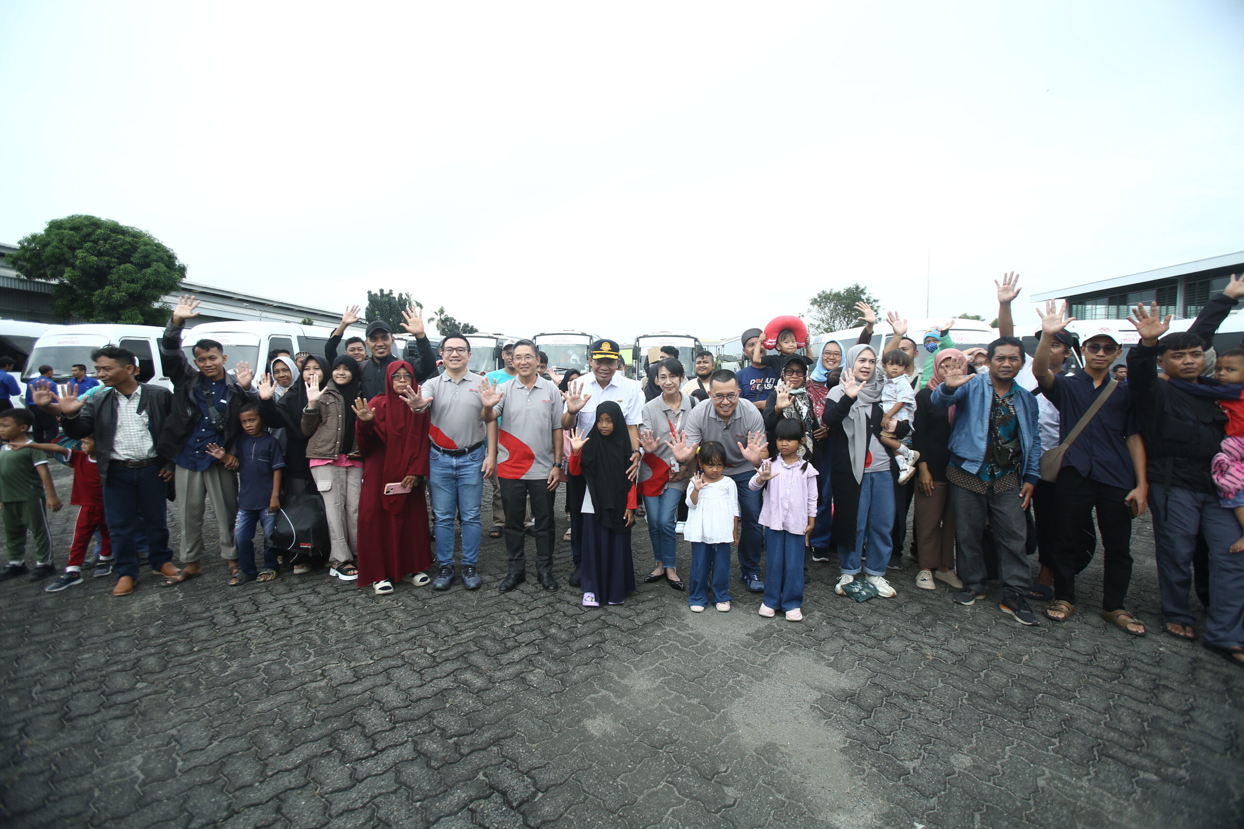 Isuzu Mudik Gratis #DitemaniYangSejalan Berangkatkan 400 Pemudik FOTO 4 4 scaled