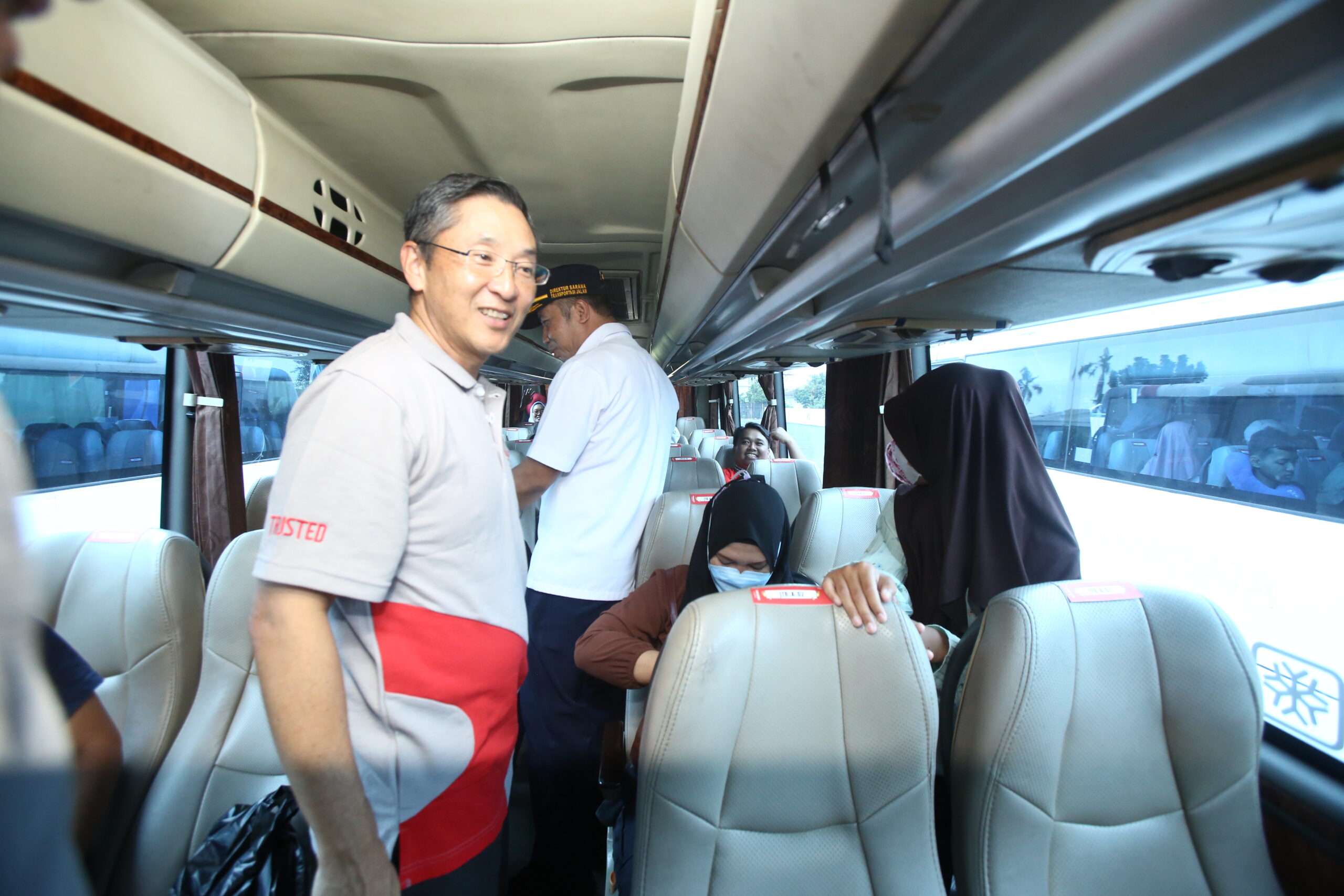 Isuzu Mudik Gratis #DitemaniYangSejalan Berangkatkan 400 Pemudik FOTO 5 3 scaled